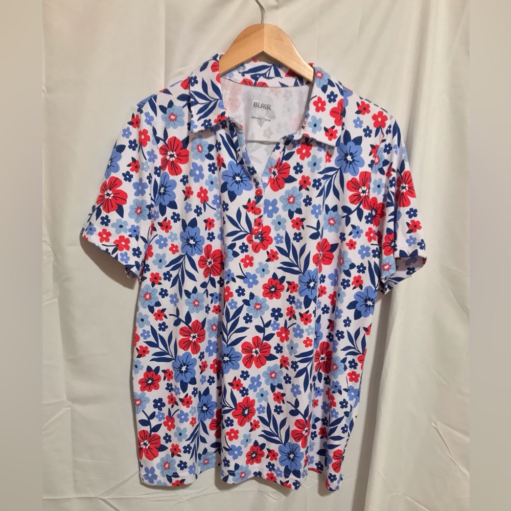 NWOT Blair Size XL Floral Short-Sleeve Polo Top Shirt - Red & Blue Henley
